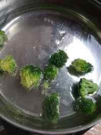 多吃鲜虾香肠披萨做法图解4)