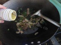 家常菜小白菜炒肉做法图解5)