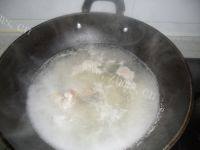 美味的菠菜肉丸粉丝汤做法图解6)