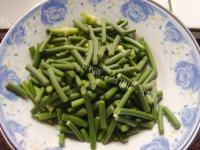 十分诱人的鸡蛋炒蒜苔做法图解1)