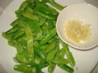 香喷喷的蒜蓉豆角做法图解4)