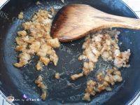 家常菜肉末炒豌豆做法图解6)