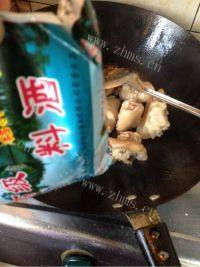 美味的黄豆烧猪蹄做法图解8)