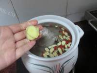 营养的黄精猪骨汤做法图解7)