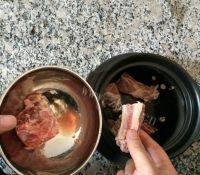 美味的萝卜排骨汤做法图解7)