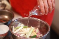 香辣自贡冷吃兔做法图解2)