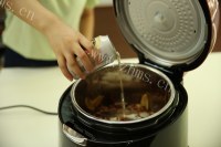 可口的子姜啤酒鸭做法图解3)