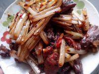 家常菜香芹炒腊肉