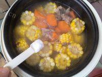 自制胡萝卜玉米排骨汤的做法图解八
