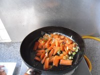 自制海鲜西兰花做法图解8)