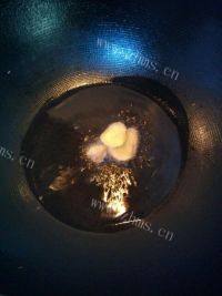 诱人的韭菜炒豆芽做法图解3)