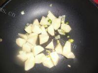 下饭的红烧肉炖土豆做法图解3)