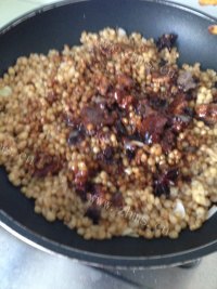 美味的红烧肉麦仁做法图解6)