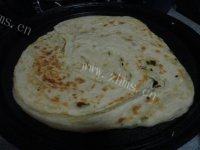 在家做的葱花饼做法图解10)
