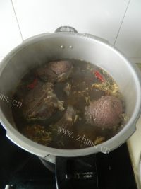 美味的五香卤牛肉做法图解7)