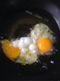 香气浓郁的美味炒饭做法图解3)