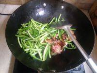 家常菜蒜薹炒腊肉做法图解4)
