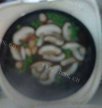 妈妈教我做猪油香菇鸡肉粥做法图解4)
