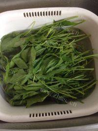鲜美的蒜香菠菜做法图解1)