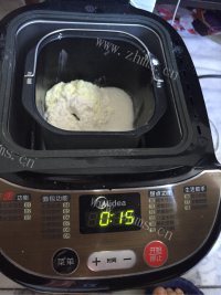 清爽可口的葡萄干面包做法图解3)
