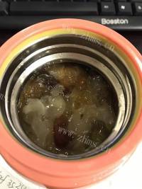 好吃的美食桃胶皂米银耳羹做法图解4)