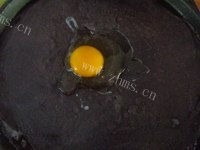 美味的黑米面煎饼做法图解6)