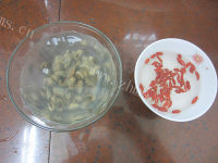淡菜萝卜豆腐汤做法图解2)