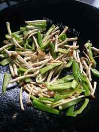 家常菜茶树菇炒牛肉做法图解4)