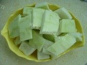 柚香腩肉煲做法图解1)