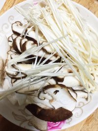 自制麻辣拌做法图解2)