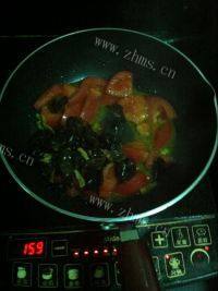 营养午餐西红柿鸡蛋疙瘩汤做法图解3)