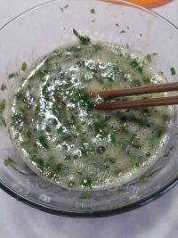 家常菜香椿芽炒鸡蛋做法图解3)