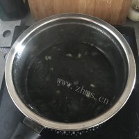 美味营养的虾皮紫菜汤做法图解4)