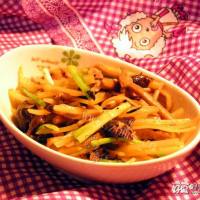 茶树菇炒土豆丝
