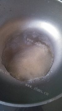 美味的苔条挂霜花生做法图解3)