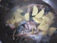 营养丰富的清炖鲫鱼做法图解5)