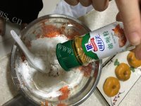 美味的胡萝卜丝虾饼做法图解4)