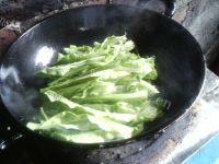 甘脆的素炒油麦菜做法图解6)