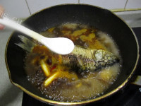 回味无穷的红烧野生鱼的做法图解八