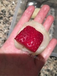 自制草莓糯米糍做法图解11)