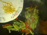 家常菜红辣椒炒四季豆做法图解4)