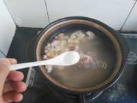 热腾腾的花生莲藕排骨汤做法图解11)