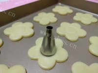 自制花朵饼干做法图解12)