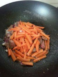 妈妈做的牛肉抓饭做法图解9)