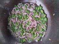 毛豆炒肉丝自制做法图解5)