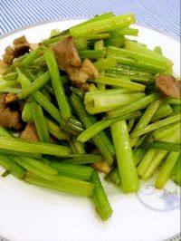 家常菜芹菜炒肉
