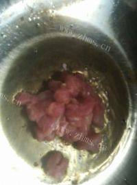 家常菜蒜苔炒肉做法图解5)
