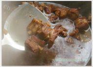美味的川味土豆烧排骨做法图解6)