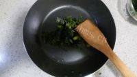 家常菜雪里蕻炒黄豆做法图解10)