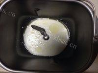 自制鲜虾火腿披萨做法图解2)